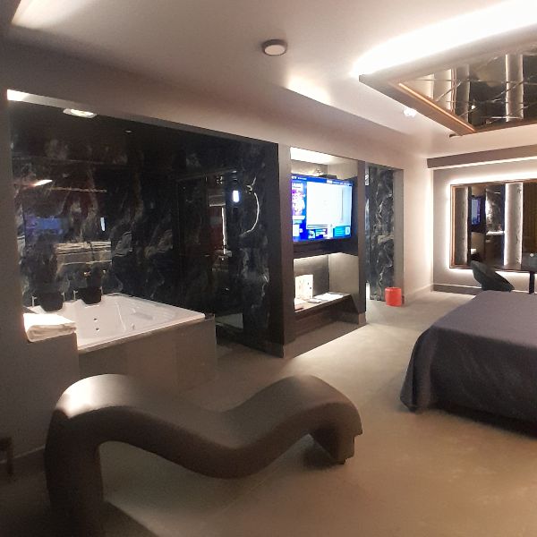 SUITE JACUZZI LUXURY 503 en Motel 