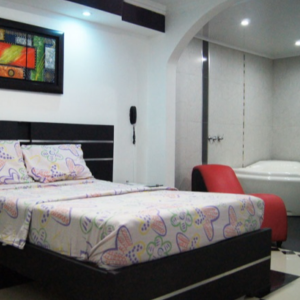 SUITE JACUZZI Y SAUNA       en Motel BUENAVENTURA MOTEL