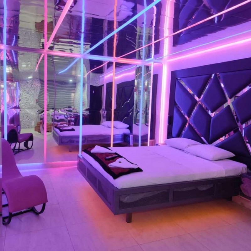 JACUZZI MIRRORS en Motel LA ROKA