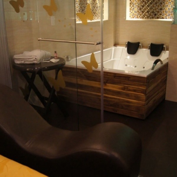SUITE JACUZZI GALAXI LOVE  en Motel 