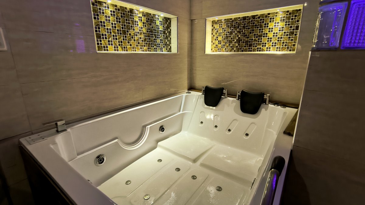 suite jacuzzi galaxi love
