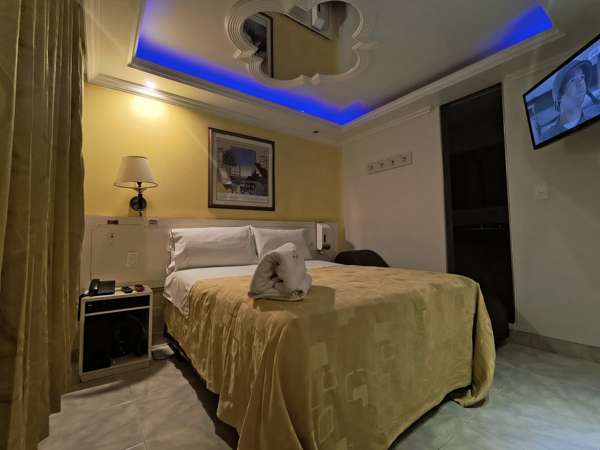 suite sencilla sofá erótico 