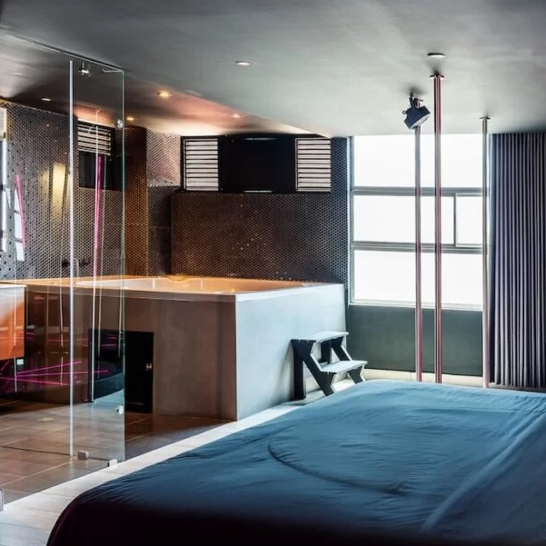 PRESIDENCIAL MODERNA JACUZZI en Motel 