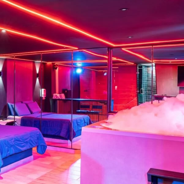 DJ PARTY MODERNAJACUZZI Y TURCO en Motel 