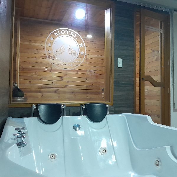 SUITE SAUNA Y JACUZZI            en Motel 