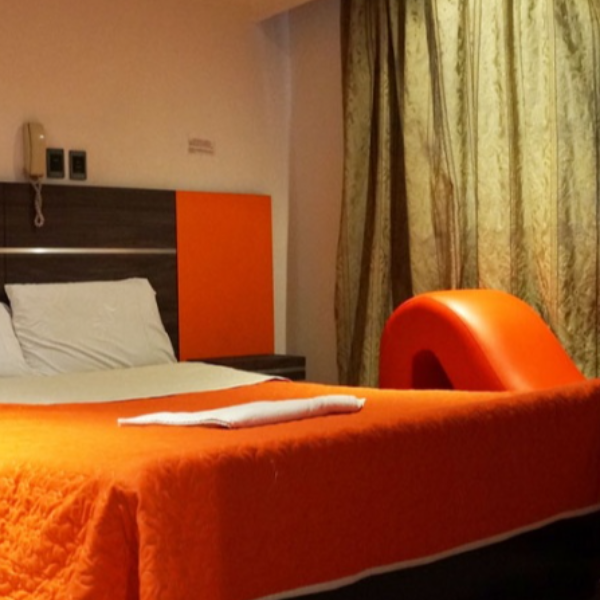 SUITE CON SILLA ERóTICA  en Motel 